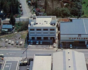 落成後の横浜本社空撮写真